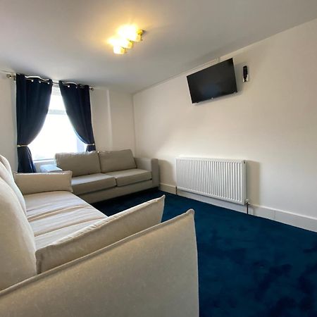 Aquarius Apartment - Sea View - Sleeps Seven بلاكبول المظهر الخارجي الصورة